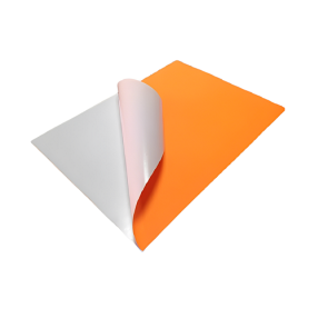 Mis on isekleepuv materjal?